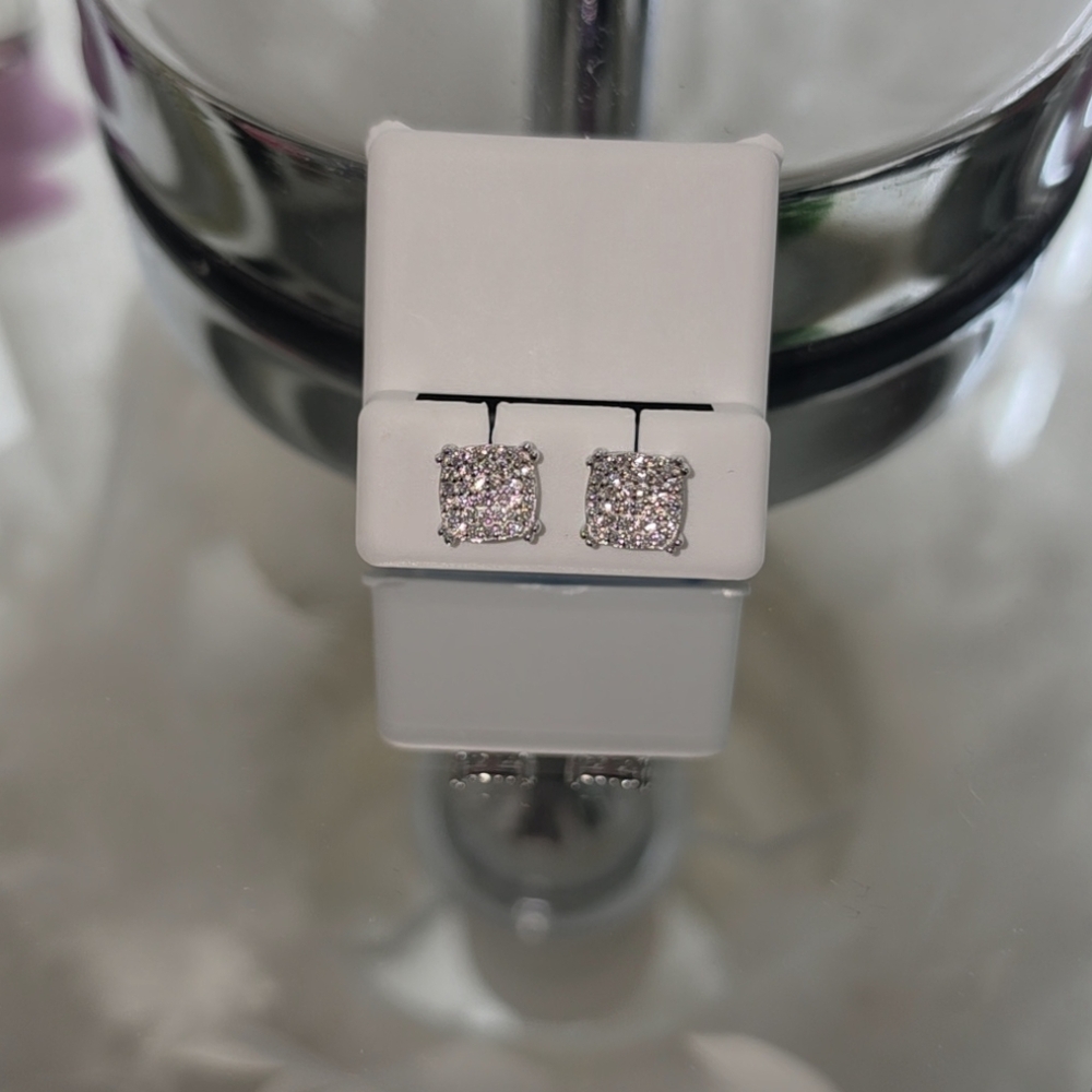 NWT S925 Moissanite Stud Earrings 0.33ctw